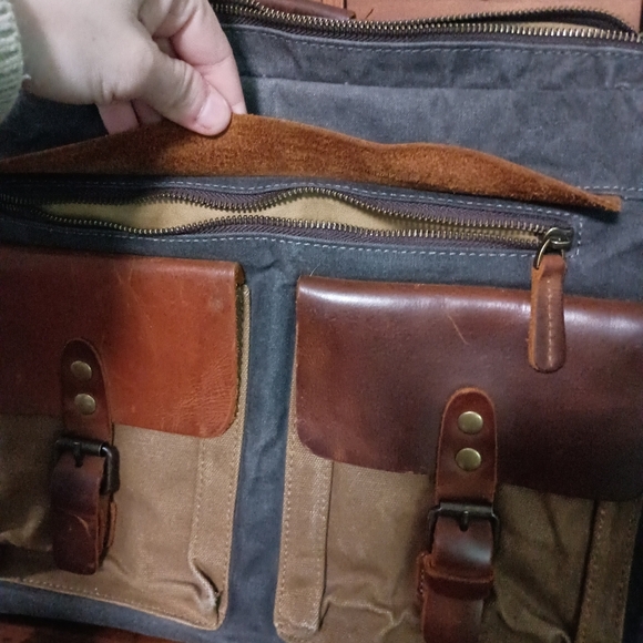 Newhey Messenger Bag_Unisex - Picture 2 of 7